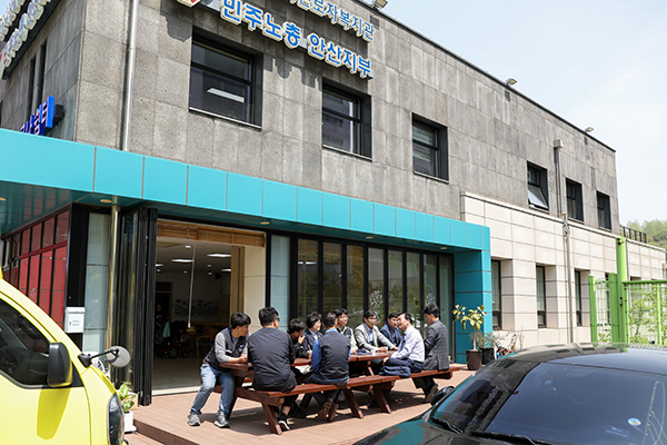 안산시산업단지근로자복지관 휴게실 개소식 및 승강기 시승식 사진