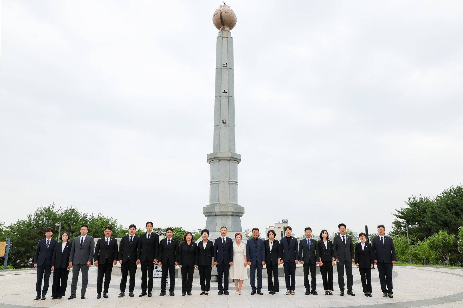 제10대 의회 현충탑 참배 사진