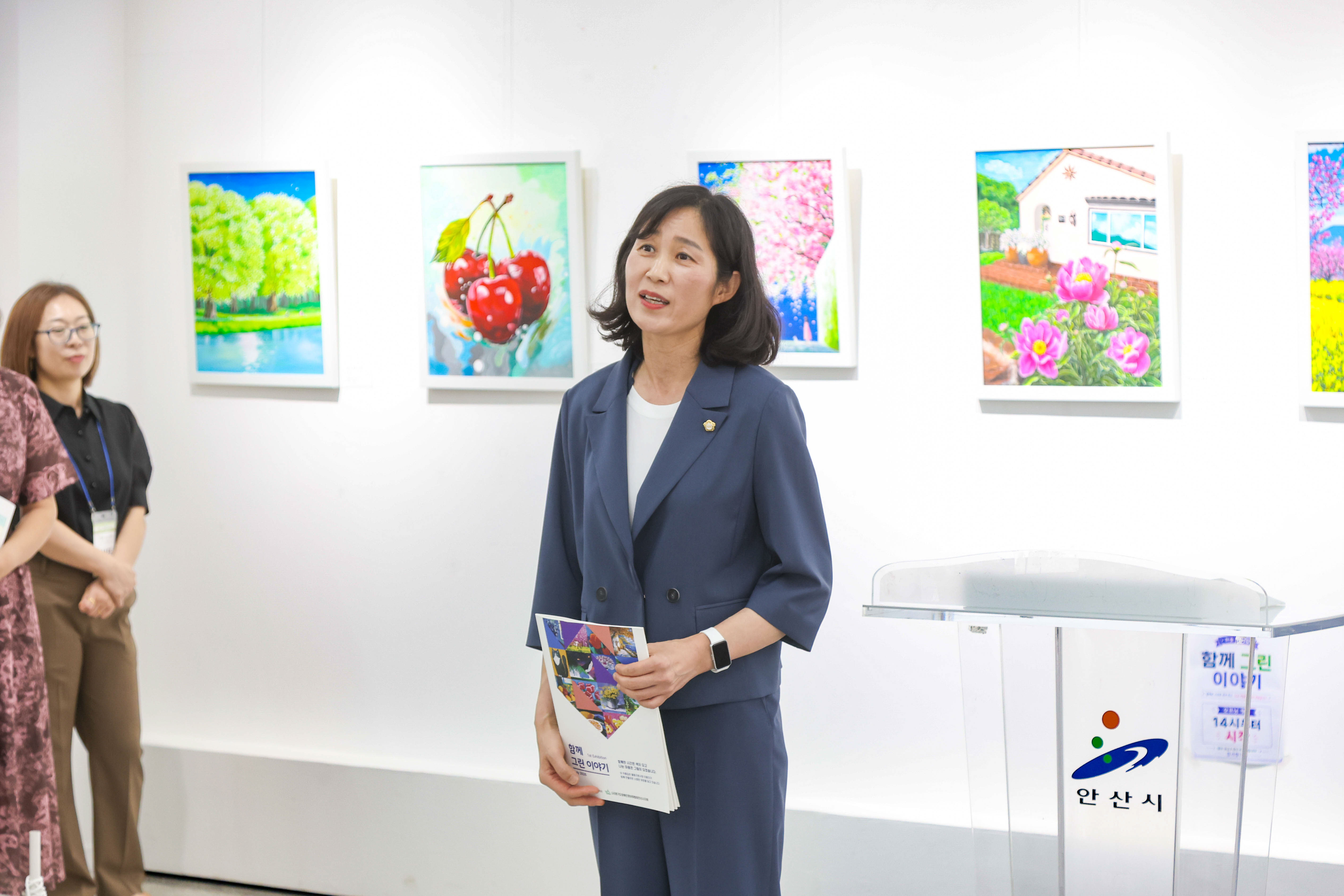 제1회 활동지원사와 이용자가 함께하는 미술 아크릴화 전시회 사진