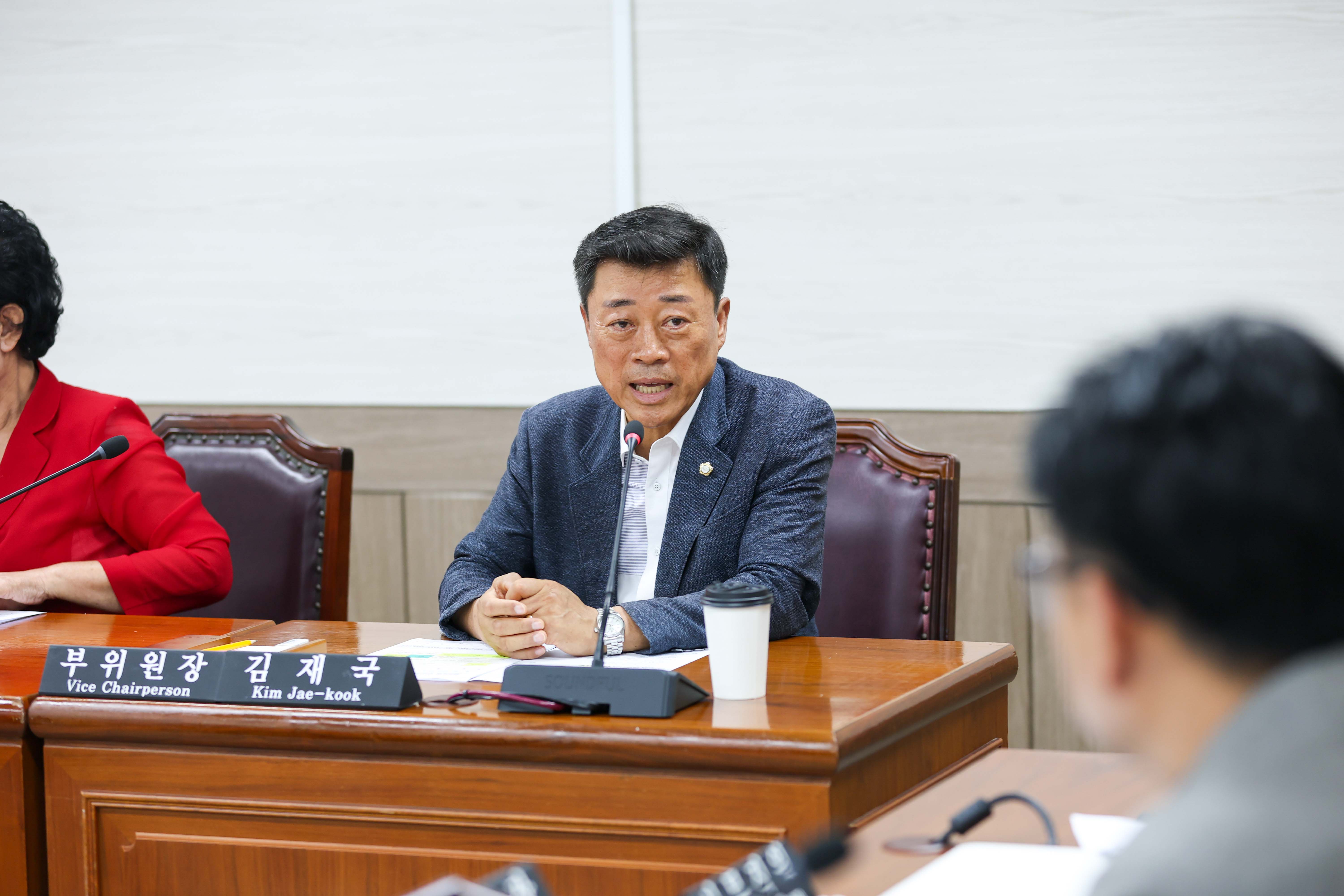 제305회 임시회 폐회중 운영위원회 사진